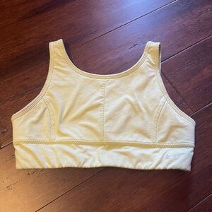 KIDS NIKE SPORTS BRA
SIZE- KIDS MEDIUM (RUNS A LITTLE BIG)